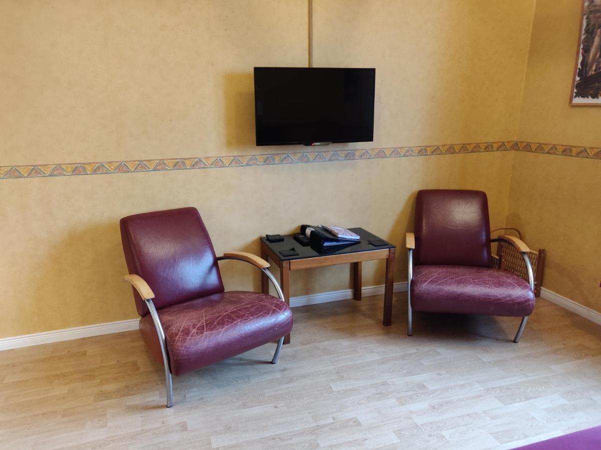Hustugu Gard Villa Orsundsbro Ngoại thất bức ảnh